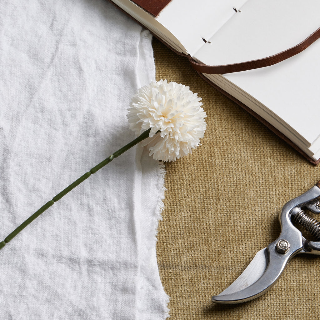 White Short Chrysanthemum – alternate view 2