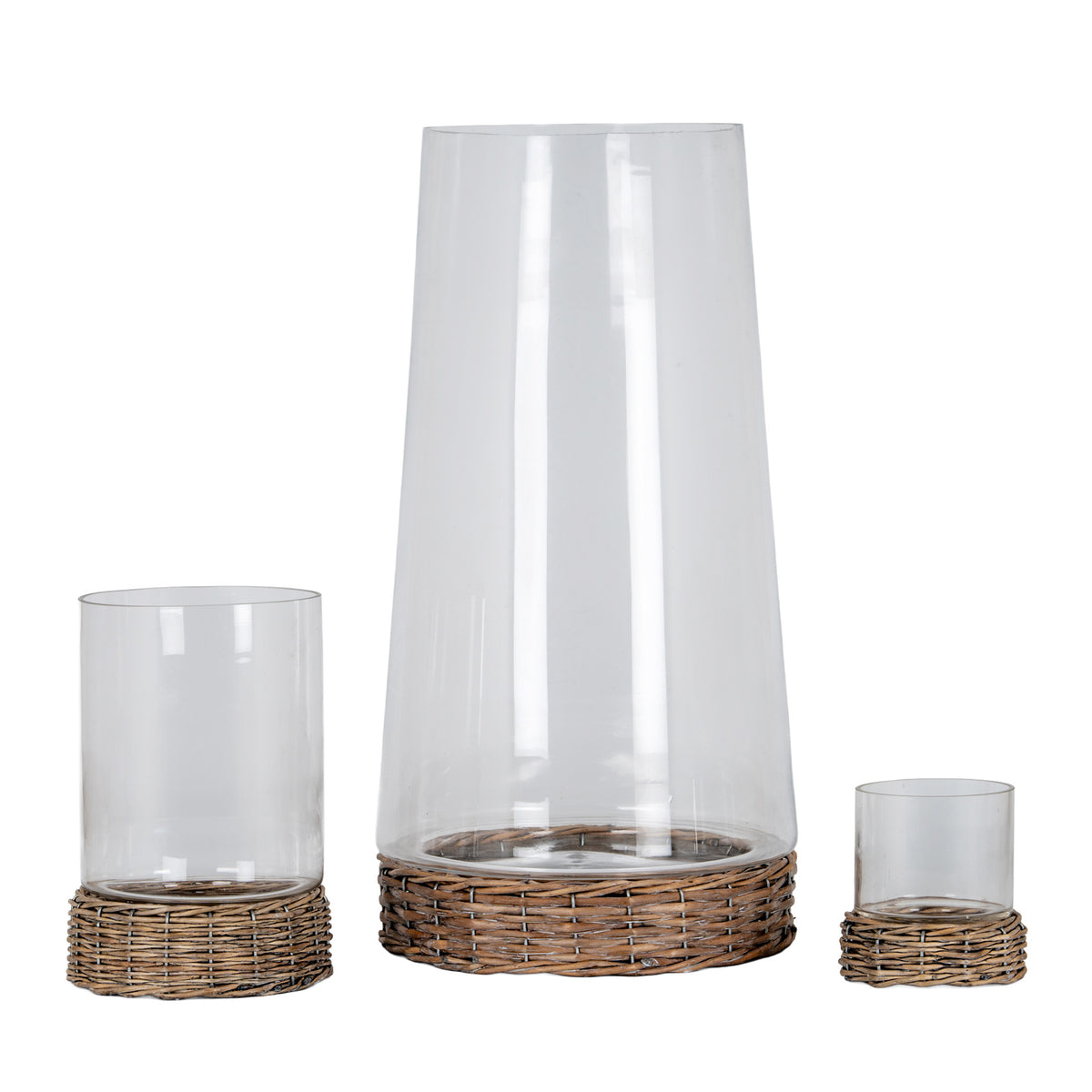 Briar Collection Large Hurricane Lantern With Wicker Tray